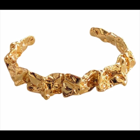 Amber Sceats Emery Cuff Bracelet Chunky Crushed Metal Design 24k Plated - NWT - Picture 4 of 16